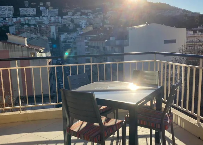 F4 120 m2 10 minutes à pieds du vieux nice